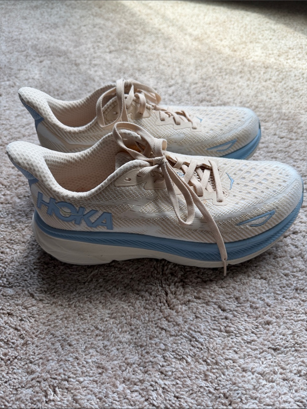 Hoka Women's Clifton 9-size 8.5